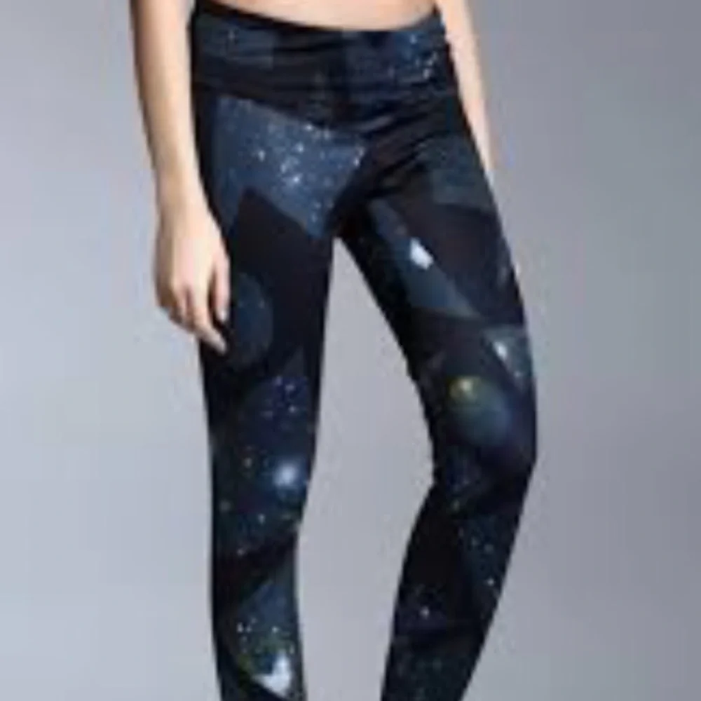 ALO Yoga Celestial Galaxy Star Novelty Print High Waist Cropped Leggings Medium - Picture 2 of 10